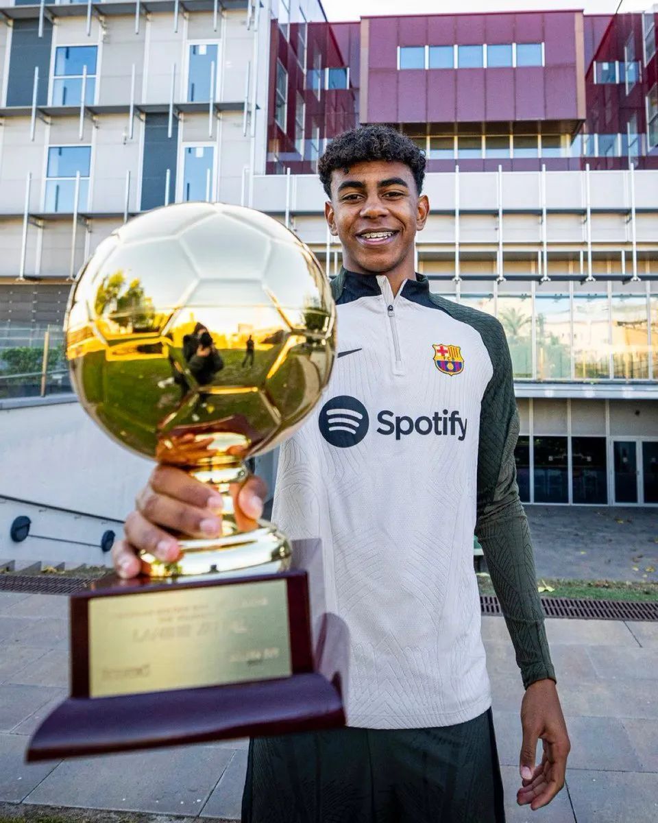 乌龙事件 郭艾伦与美女亲密照引热议 朋友澄清