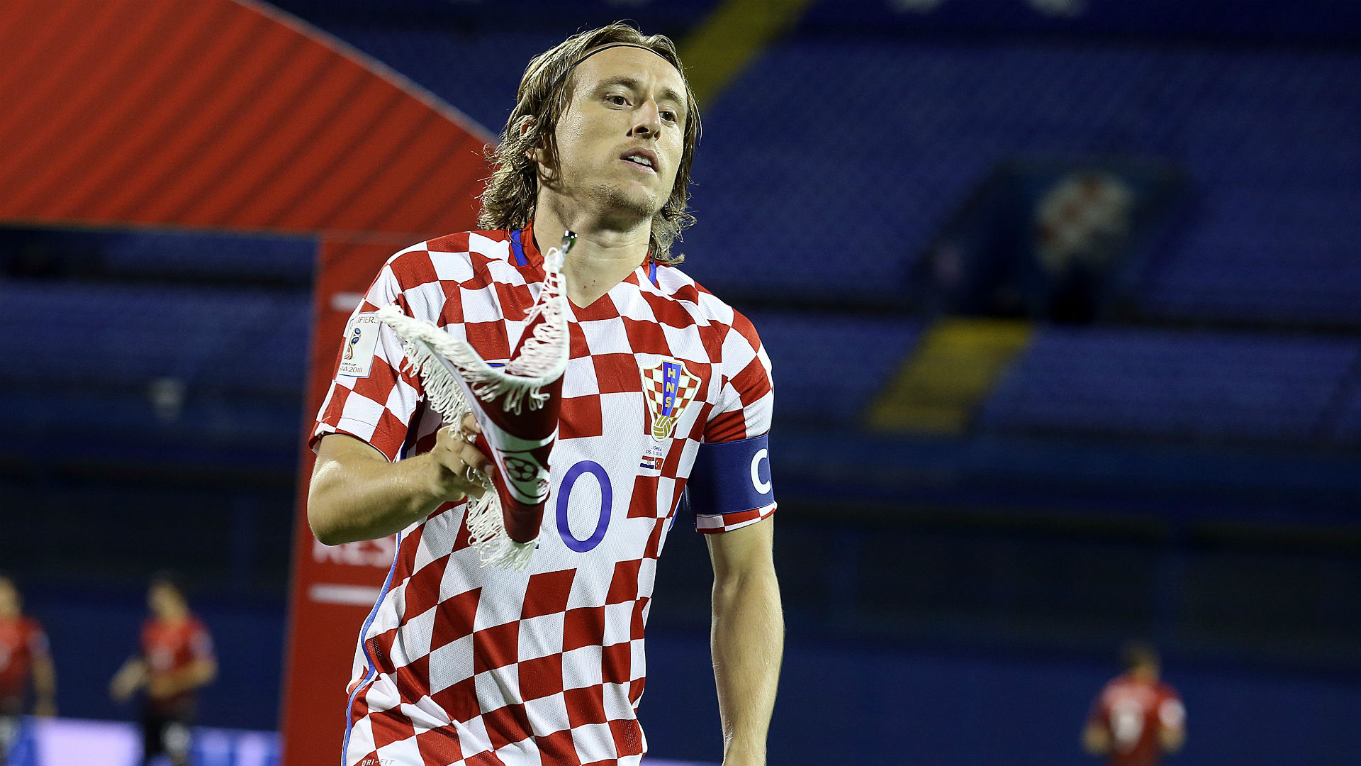 踢球者：卡尔成为历史首位年仅17岁被评为洲际级